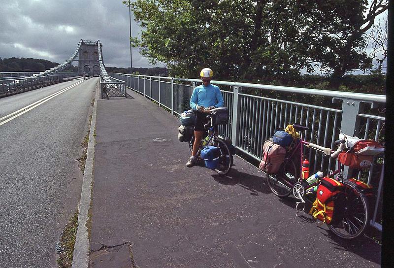 WT 2700 337-38 UK 1992-1.jpg